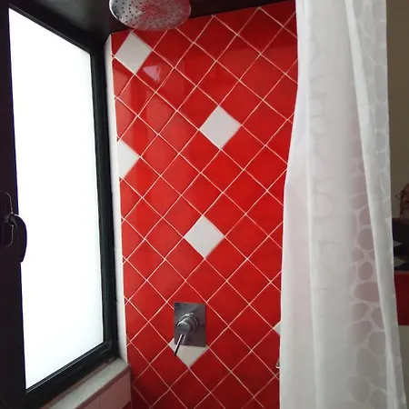 לינה וארוחת בוקר A Casa Di Tommy אסראלה
